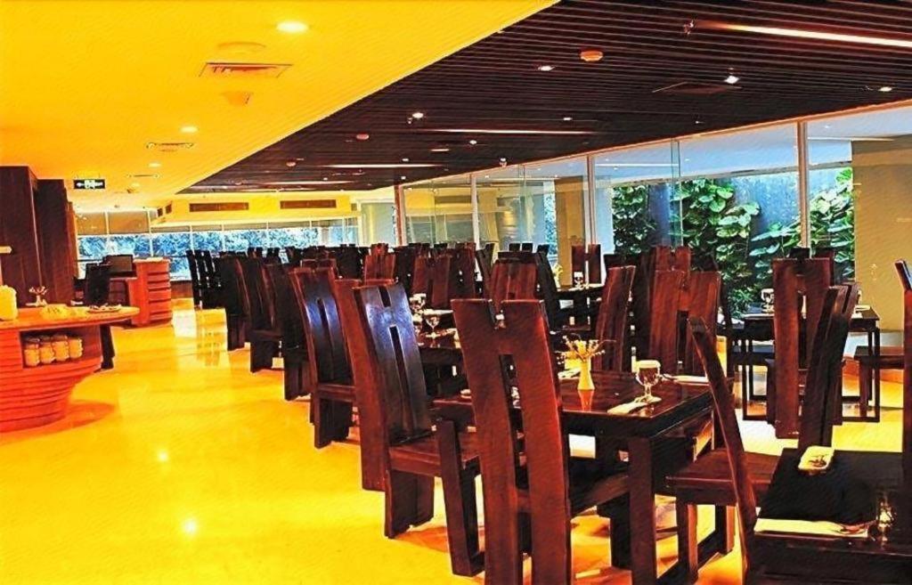 Arch Hotel Bogor Exterior foto