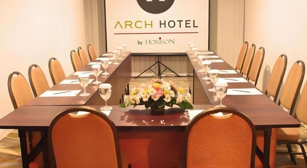 Arch Hotel Bogor Exterior foto