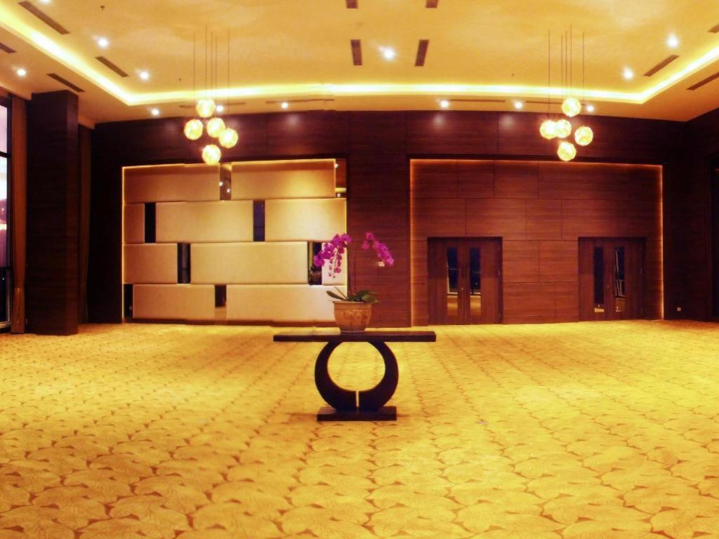 Arch Hotel Bogor Exterior foto